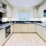 Old And New England - Two 3 Bedroom Nearby - Part Of The The Bay Village With Pool, Gym And Direct Access, Pub, Restaurant, Tennis And Meadows Walks Dom wakacyjny