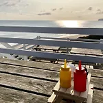 Dom wakacyjny Old And New England - Two 3 Bedroom Nearby - Part Of The The Bay Village With Pool, Gym And Direct Access, Pub, Restaurant, Tennis And Meadows Walks Filey