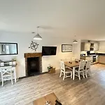 Old And New England - Two 3 Bedroom Nearby - Part Of The The Bay Village With Pool, Gym And Direct Access, Pub, Restaurant, Tennis And Meadows Walks Filey