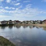 Old And New England - Two 3 Bedroom Nearby - Part Of The The Bay Village With Pool, Gym And Direct Access, Pub, Restaurant, Tennis And Meadows Walks Vakantiehuis Filey