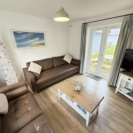 Holiday home Old And New England - Two 3 Bedroom Nearby - Part Of The The Bay Village With Pool, Gym And Direct Access, Pub, Restaurant, Tennis And Meadows Walks