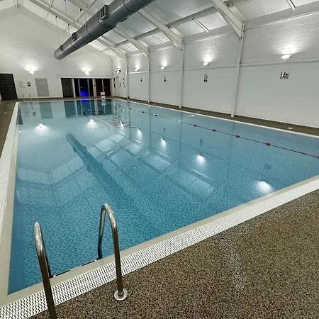 Holiday home Old And New England - Two 3 Bedroom Nearby - Part Of The The Bay Village With Pool, Gym And Direct Access, Pub, Restaurant, Tennis And Meadows Walks *