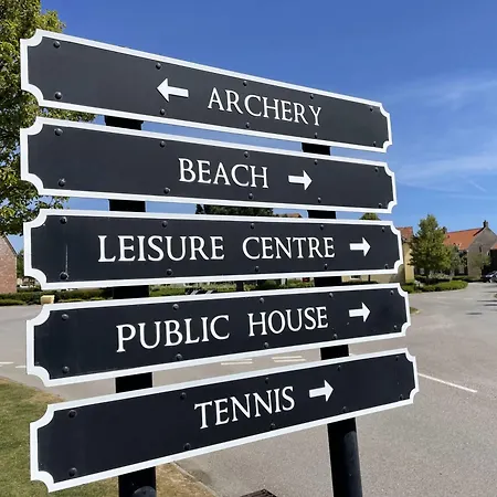 Old And New England - Two 3 Bedroom Nearby - Part Of The The Bay Village With Pool, Gym And Direct Access, Pub, Restaurant, Tennis And Meadows Walks Filey