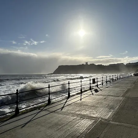 Holiday home Old And New England - Two 3 Bedroom Nearby - Part Of The The Bay Village With Pool, Gym And Direct Access, Pub, Restaurant, Tennis And Meadows Walks Filey