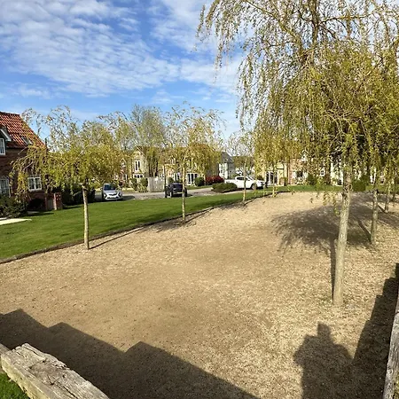 Holiday home Old And New England - Two 3 Bedroom Nearby - Part Of The The Bay Village With Pool, Gym And Direct Access, Pub, Restaurant, Tennis And Meadows Walks Filey