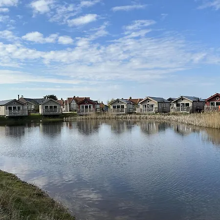Old And New England - Two 3 Bedroom Nearby - Part Of The The Bay Village With Pool, Gym And Direct Access, Pub, Restaurant, Tennis And Meadows Walks Holiday home Filey