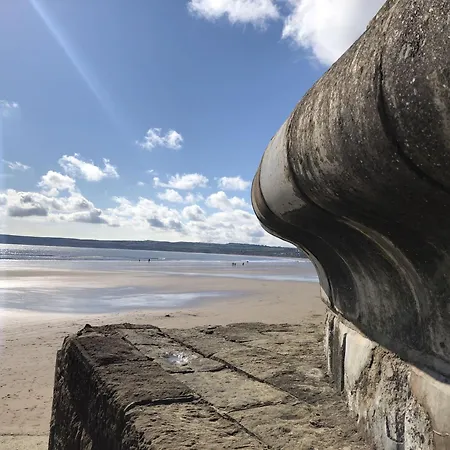 Old And New England - Two 3 Bedroom Nearby - Part Of The The Bay Village With Pool, Gym And Direct Access, Pub, Restaurant, Tennis And Meadows Walks Filey