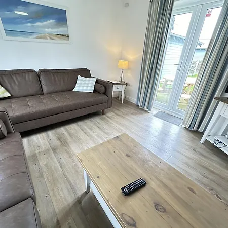 Holiday home Old And New England - Two 3 Bedroom Nearby - Part Of The The Bay Village With Pool, Gym And Direct Access, Pub, Restaurant, Tennis And Meadows Walks *