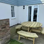 Old And New England - Two 3 Bedroom Nearby - Part Of The The Bay Village With Pool, Gym And Direct Access, Pub, Restaurant, Tennis And Meadows Walks Holiday home Filey