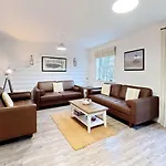 Old And New England - Two 3 Bedroom Nearby - Part Of The The Bay Village With Pool, Gym And Direct Access, Pub, Restaurant, Tennis And Meadows Walks Holiday home *