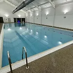 Holiday home Old And New England - Two 3 Bedroom Nearby - Part Of The The Bay Village With Pool, Gym And Direct Access, Pub, Restaurant, Tennis And Meadows Walks *