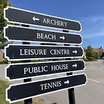 Old And New England - Two 3 Bedroom Nearby - Part Of The The Bay Village With Pool, Gym And Direct Access, Pub, Restaurant, Tennis And Meadows Walks Filey