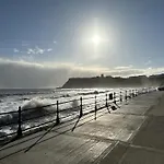 Holiday home Old And New England - Two 3 Bedroom Nearby - Part Of The The Bay Village With Pool, Gym And Direct Access, Pub, Restaurant, Tennis And Meadows Walks Filey